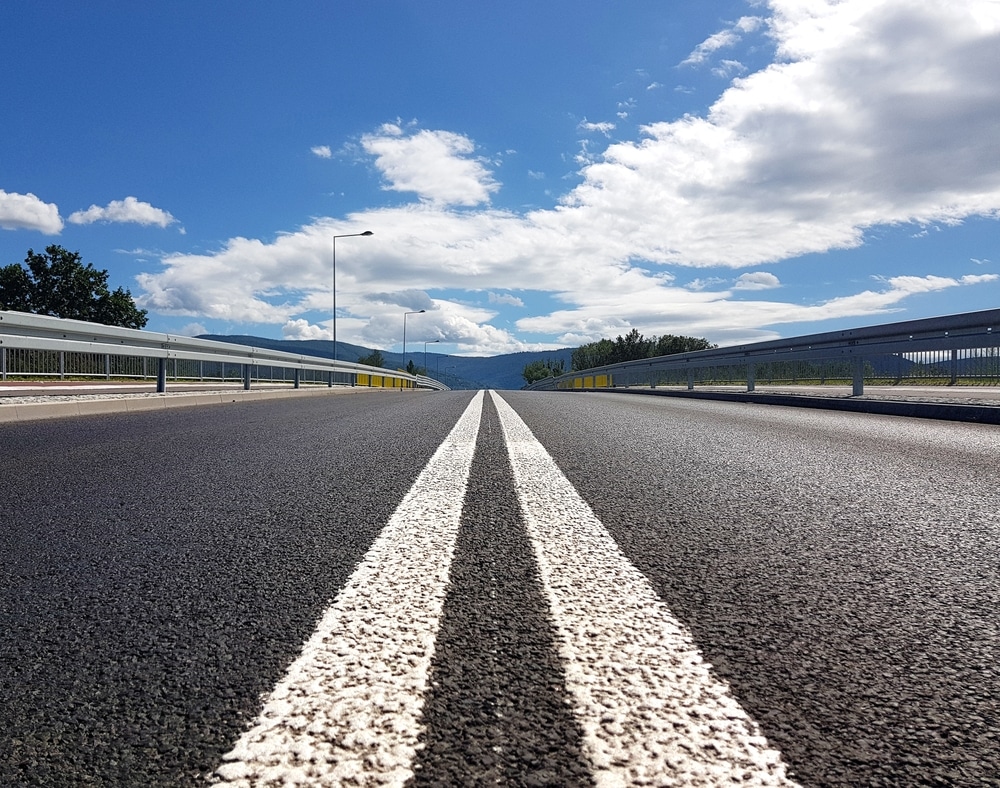 Double centre line markings on a sealed road bridge