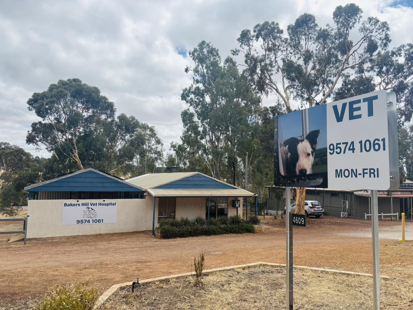 New roadside signage at Bakers Hill Veterinary Hospital